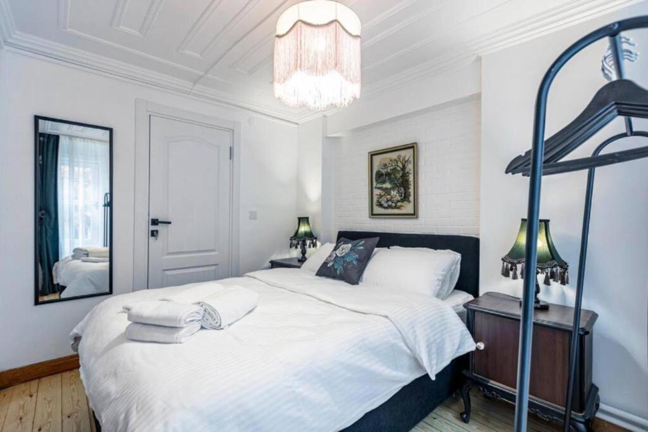 איסטמבול Historical 4-Br Home Steps From Besiktas Stadium & Bosphorus Views - Prime Nisantasi Location! מראה חיצוני תמונה